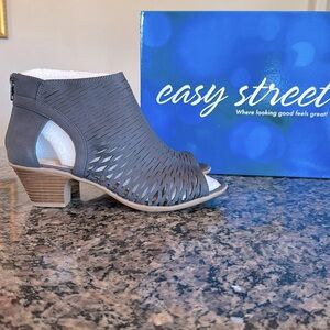 Easy Street navy sunrise stacked open toe bootie 8.5 NIB